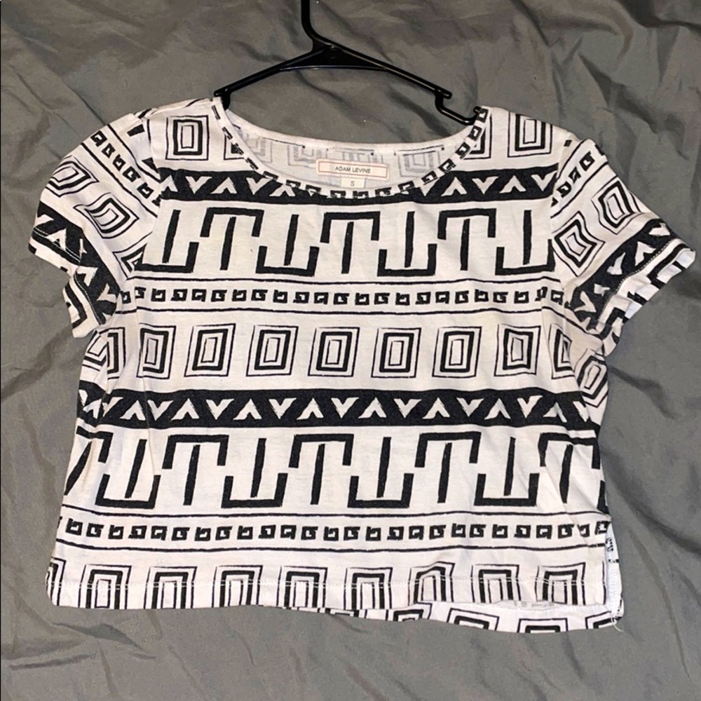 ✅cropped shirt
